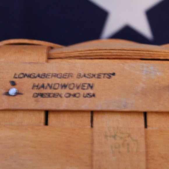 Longaberger 7 in Leather Handled Basket with Plastic Tray Insert - Picture 4 of 7